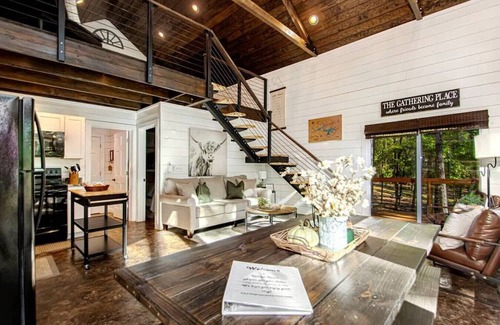 Newnata Cabin | Luxury Lakefront Cabin