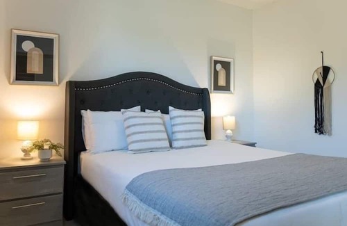 West Park Apartment | 4 Bedroom 757318 by Houzlet