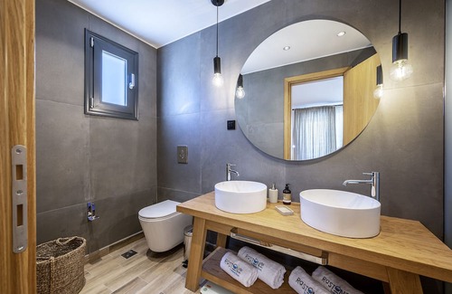 Paradisi Villa | Ra sto ni /’raston′ē/, n The art of doing nothing