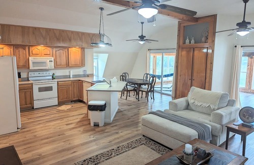 White Cottage House | Rest and Relaxation on the Muskingum River