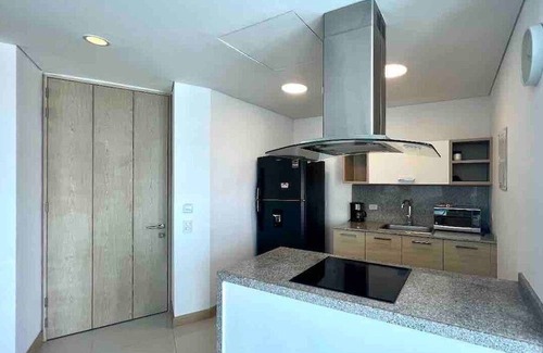 Riomar House | Luxury Apartment Hilton WI-FI, TV, Pool and Gym