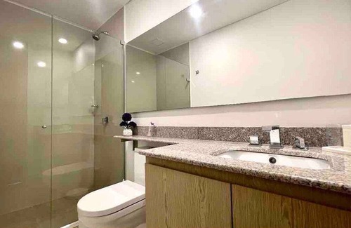 Riomar House | Luxury Apartment Hilton WI-FI, TV, Pool and Gym