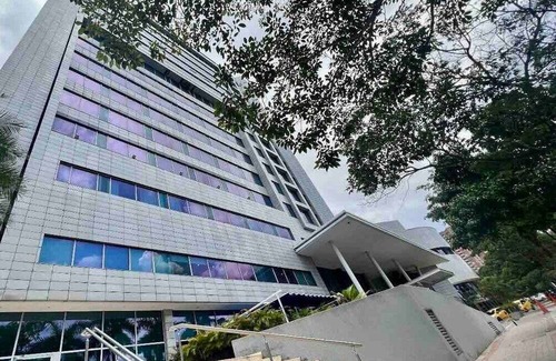 Riomar House | Luxury Apartment Hilton WI-FI, TV, Pool and Gym