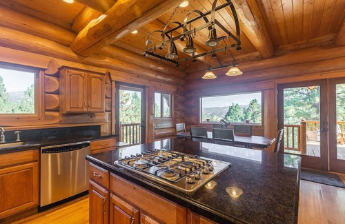 Garden Valley Cabin | Picturesque and Singular Cabin