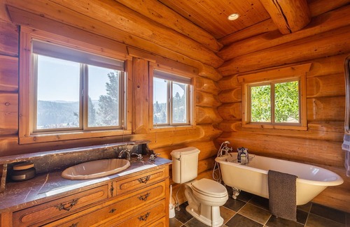 Garden Valley Cabin | Picturesque and Singular Cabin