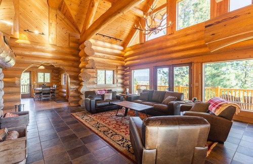 Garden Valley Cabin | Picturesque and Singular Cabin