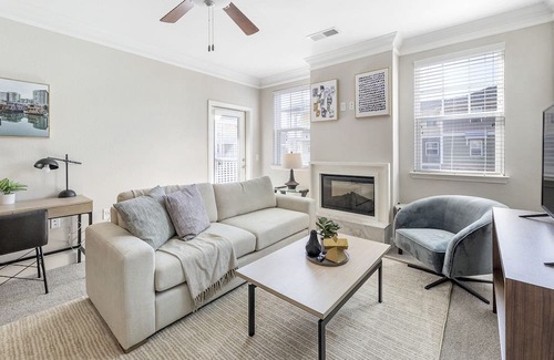 Cary Apartment | Modern Apartment in Prime Location (ID1000X405)