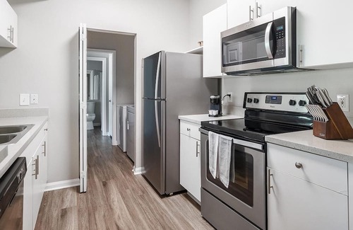 Sanford Apartment | Modern Apartment in Prime Location (ID1276X306)