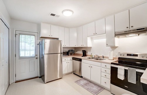 Wingate Apartment | Walking distance to Wingate University! Book today