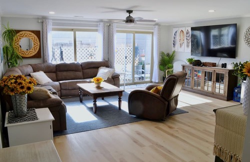 Fort Wayne House | Cozy Open Concept Renovated Townhome