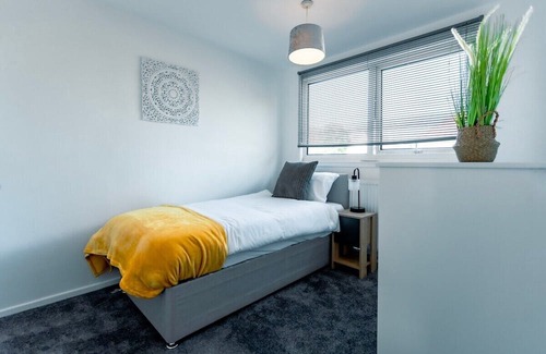 Basildon House | Southwark Path by MT Property