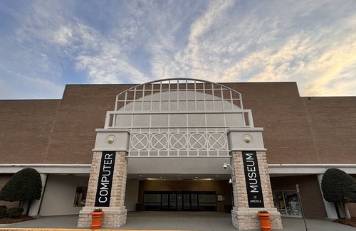 Cumming House | Modern elegance in midst of nature, shopping and entertainment