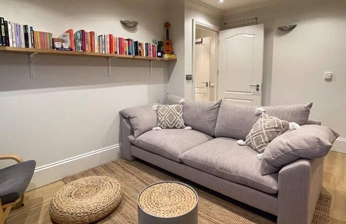 Mildmay Apartment | Cute Top Floor Flat - Canonbury!