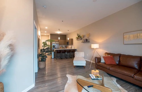 North Kansas City Apartment | Spacious Kansas City Midtown Airbnb 2BR/2BA