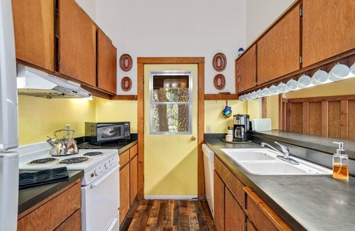 Bear Valley House | GET AWAY ON THE LAKE - VH 16 by Bear Valley Vacation Rentals