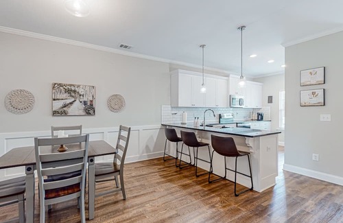 Grovetown House | Peaceful dog-friendly home with open layout, enclosed yard, high ceilings, & W/D