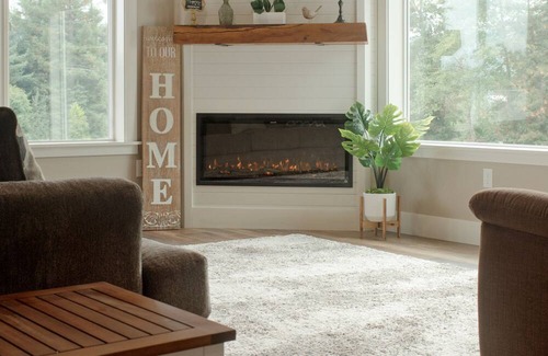 McKinleyville Cottage | Beautiful New Guest House located in Sunny Blue Lake with Hot Tub!