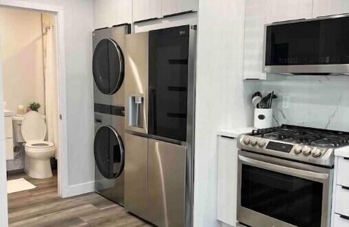 Canoga Park House | Modern fully remodeled house near Topanga Mall