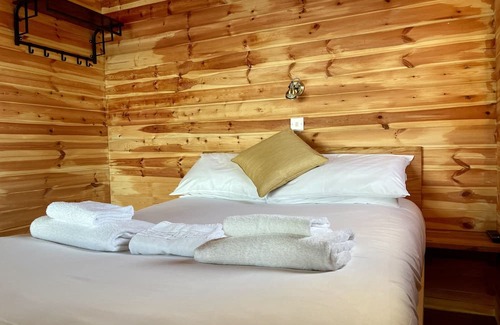 Boston Cabin | Child and Pet Friendly Fishing Cabins on lake side