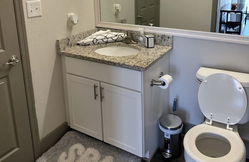 Cary Apartment | Cozy Fireplace Queen Bed RDU Pad