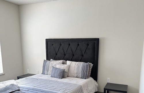 Cary Apartment | Cozy Fireplace Queen Bed RDU Pad