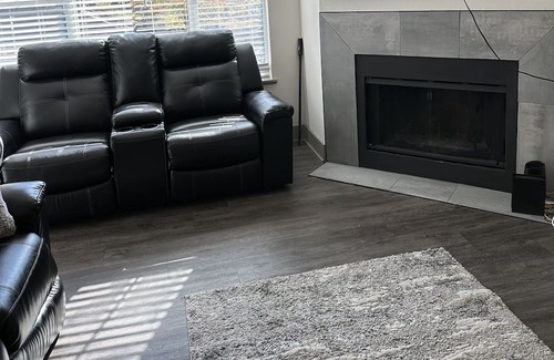 Cary Apartment | Cozy Fireplace Queen Bed RDU Pad