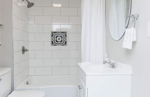 West Columbia Cottage | Cute as a button 3 bedroom 1 bath close USC, Fort Jackson and downtown Columbia