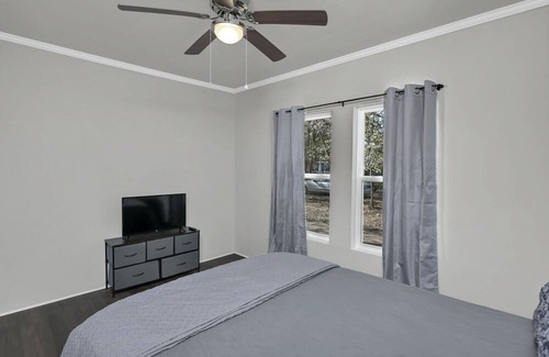 West Columbia Cottage | Cute as a button 3 bedroom 1 bath close USC, Fort Jackson and downtown Columbia