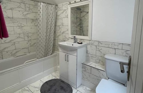 Thurlow Park House | The Lily Room in Grand Tulse Hill Villa