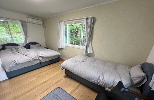 Kitasaku-gun House | Families friends couples dogs can be brought along in a variety of situations / Kanragun Gunma