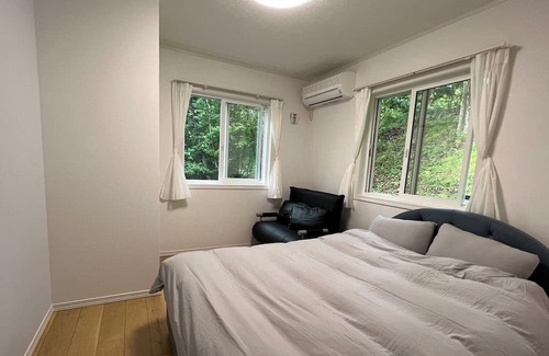 Kitasaku-gun House | Families friends couples dogs can be brought along in a variety of situations / Kanragun Gunma