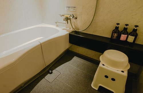 Aira House | Smoking Double Installation of Mirable Plus Ro / Aira Kagoshima