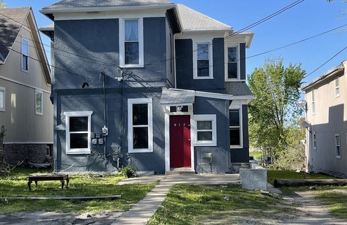 Riverview Apartment | Cozy Studio in Strawberry Hill