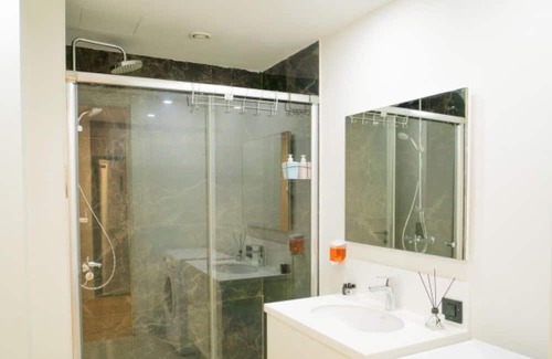 Bahcelievler Apartment | Lovely 1-bedroom Suite Apartment near Starcity Outlet