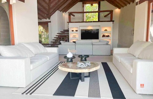 Ixtapa House | NEW Luxe Oceanview Villa, Private Beach, Pool, BBQ