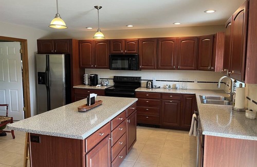 Davenport House | Eagle Rock - Renovated 3 bdrm, amazing deck, quiet location