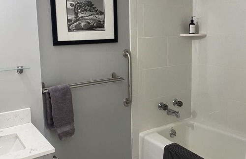 Hudson House | Cozy, Family-oriented Lake House with beautiful views. Enjoy private lake front!