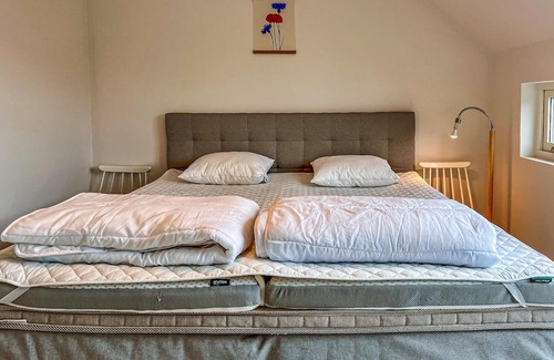 Ljugarn Apartment | Modern apartment in the center of quiet Ljugarn and close to the beach.