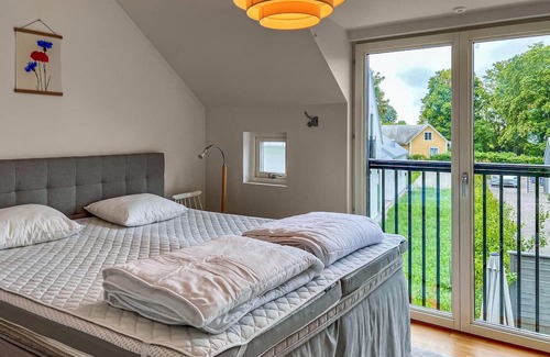 Ljugarn Apartment | Modern apartment in the center of quiet Ljugarn and close to the beach.