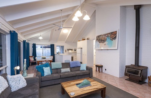 Quindalup House | Coastal Oasis - Family & Pet Friendly + only 400m from beach