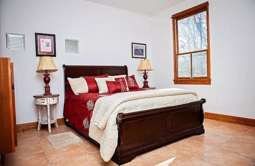 Santeetlah Ski Chalet | Cozy mountain lake view retreat. Great place to begin your Smoky Mntn Excursions