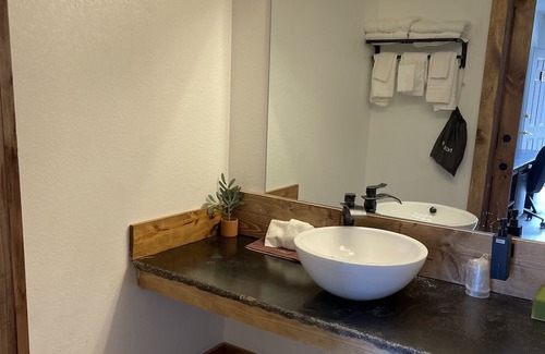 Hot Springs Hotel | Americas Best Value Inn by the River Hot Springs