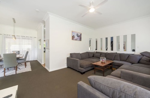 Nerang House | Chilled Lifestyle - huge home in a very quiet area of the Gold Coast