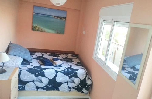 La Linea de la Concepcion Apartment | Homerez - Appartement 500 m away from the beach for 5 ppl. with sea view