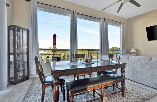 Diamond Valley House | *New Listing!* Central to Everything!