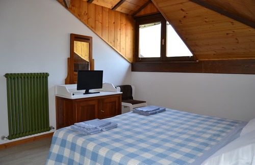 Monclassico Apartment | Three-room apartment on the top floor of a villa