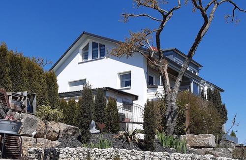 Hayingen Apartment | Apartment 'Städtle-Blick' with Shared Garden, Balcony and Wi-Fi