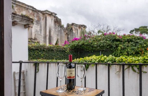 Antigua Guatemala Apartment | Apartment with Volcano View + Room.