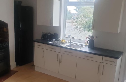 Hull House | Hullidays》University Quarter 4 Bed House