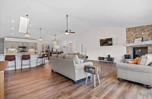 Hot Springs Village House | LAKEFRONT OASIS! TRANQUIL RETREAT AWAITS YOU IN HOT SPRINGS VILLAGE!